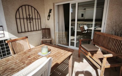 Lovely apartment in the centre of Altea, next to the seafront promenade, with sea views.